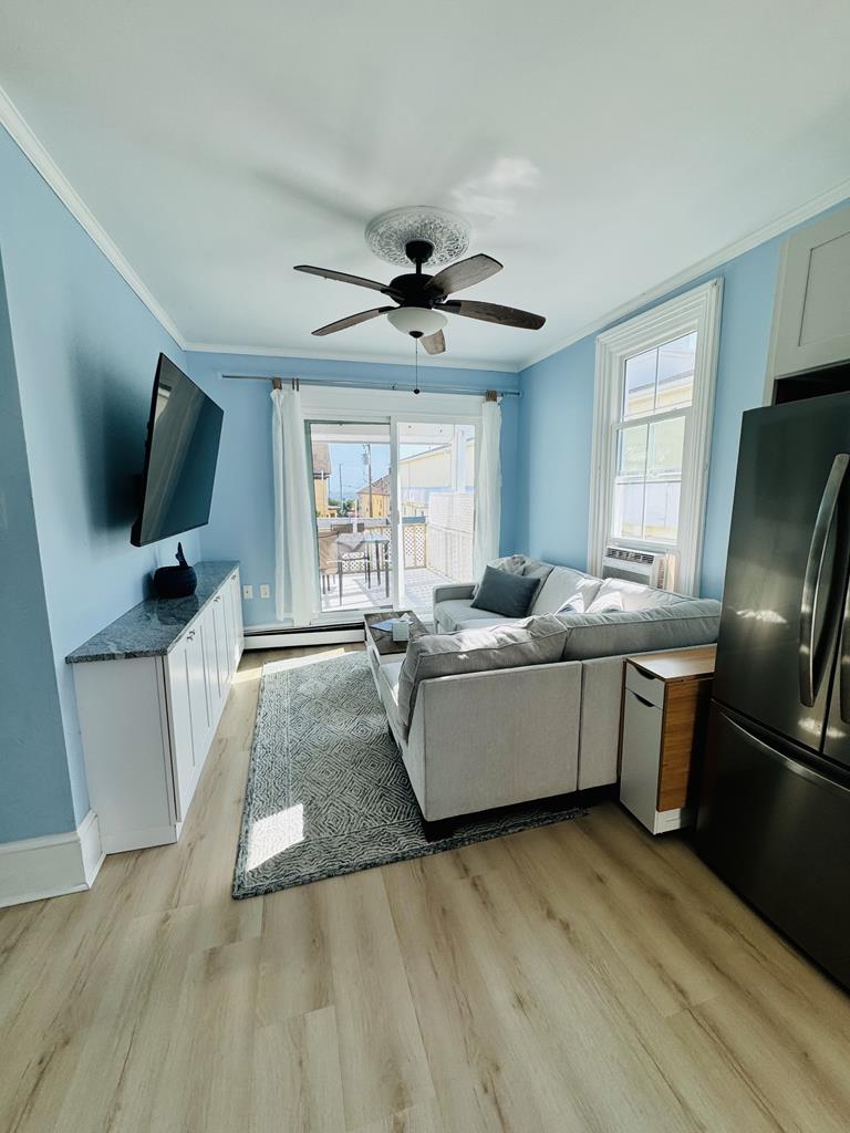 822 Stockton Unit 2/The Blue Whale | Photo 12