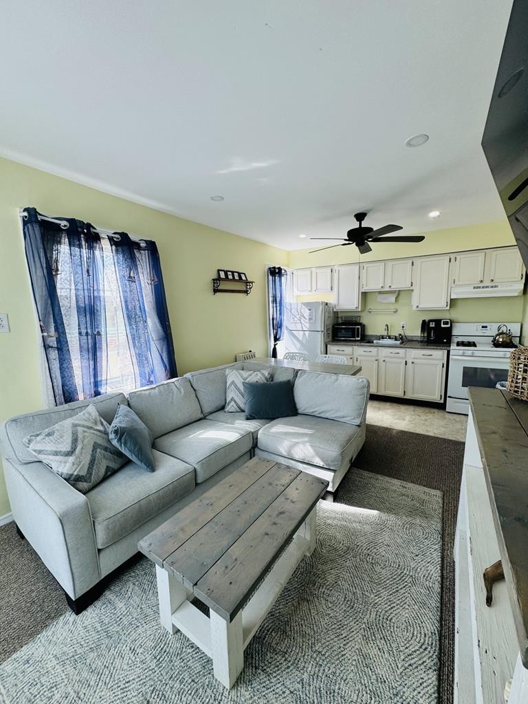 822 Stockton Unit 3/The Blue Whale | Photo 10