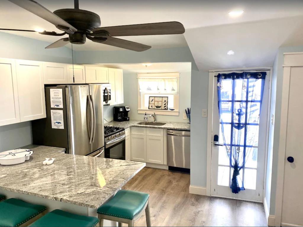 822 Stockton Cottage/The Blue Whale | Photo 13