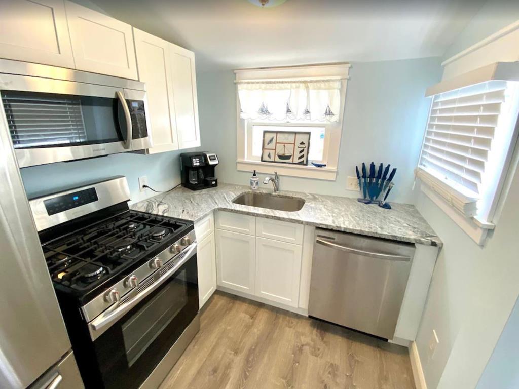 822 Stockton Cottage/The Blue Whale | Photo 14