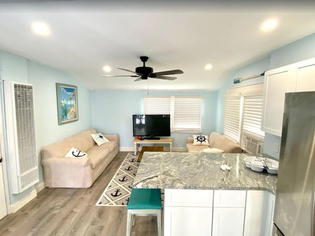 822 Stockton Cottage/The Blue Whale | Photo 8