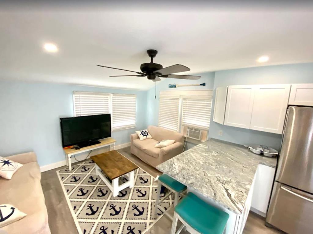 822 Stockton Cottage/The Blue Whale | Photo 9