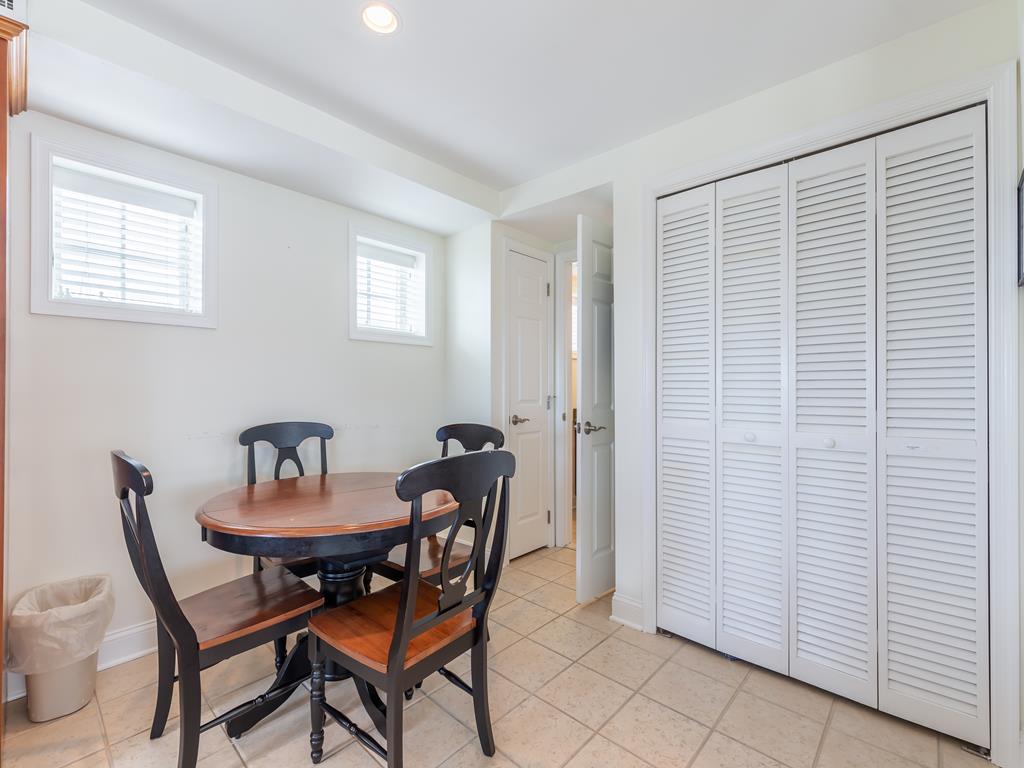 https://realtimerental.com/rrv10/RentalPhotos/1031/1031075.15.jpg