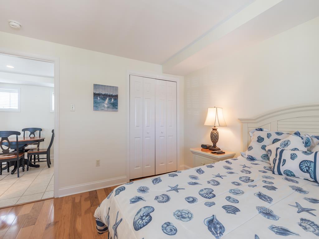 https://realtimerental.com/rrv10/RentalPhotos/1031/1031075.17.jpg