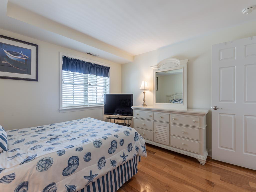 https://realtimerental.com/rrv10/RentalPhotos/1031/1031075.18.jpg