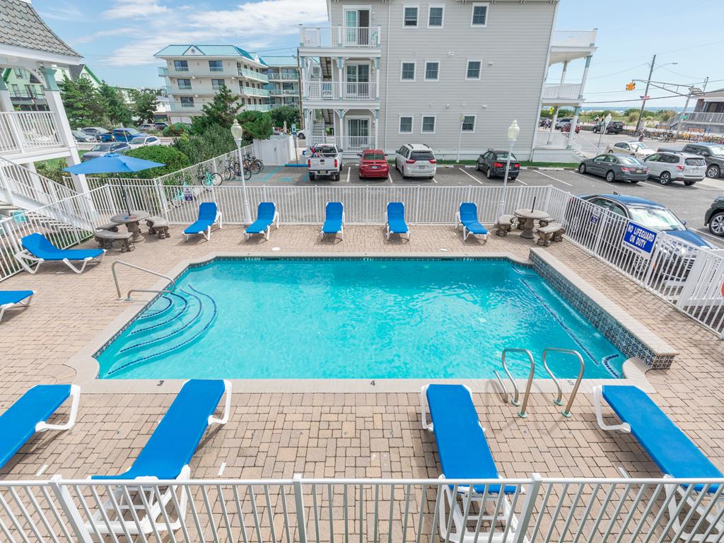https://realtimerental.com/rrv10/RentalPhotos/1031/1031075.7.jpg