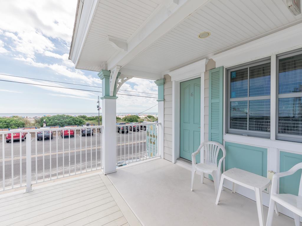https://realtimerental.com/rrv10/RentalPhotos/1031/1031075.8.jpg