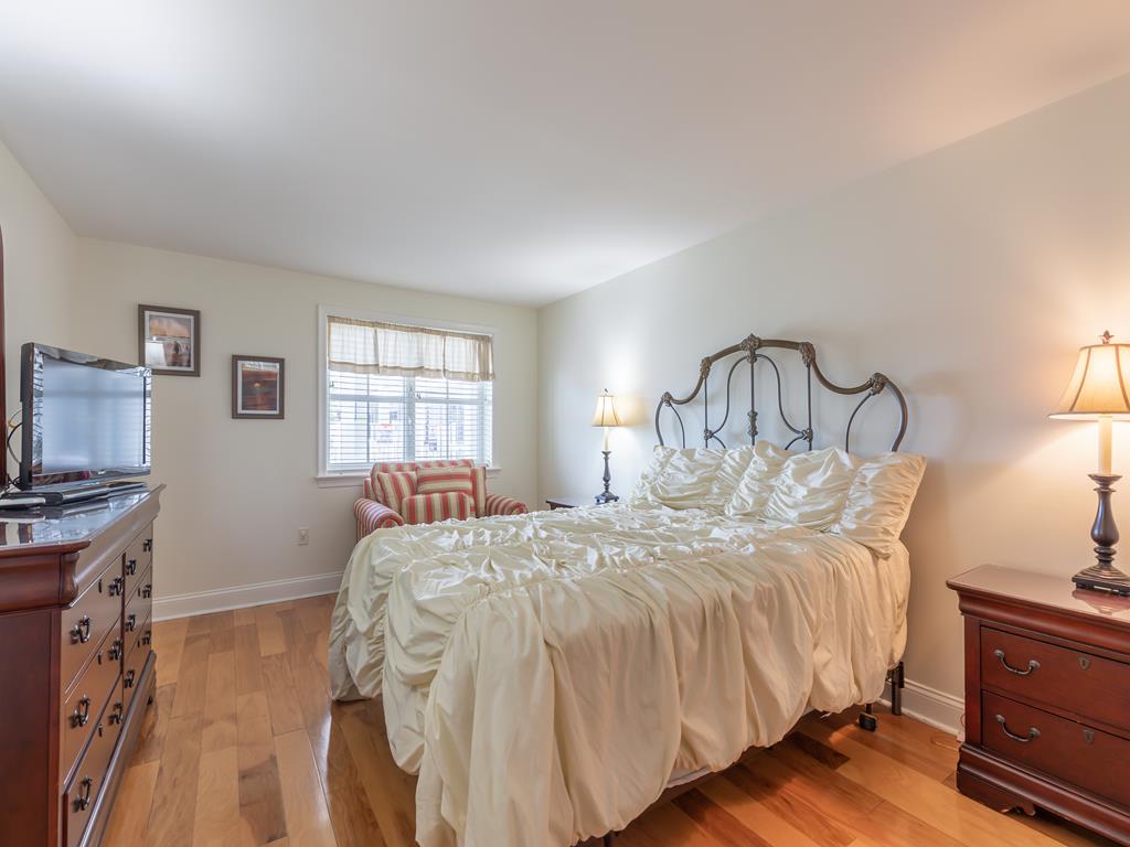 https://realtimerental.com/rrv10/RentalPhotos/1031/1031076.11.jpg