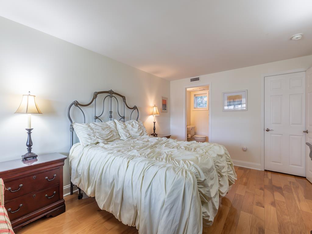 https://realtimerental.com/rrv10/RentalPhotos/1031/1031076.12.jpg