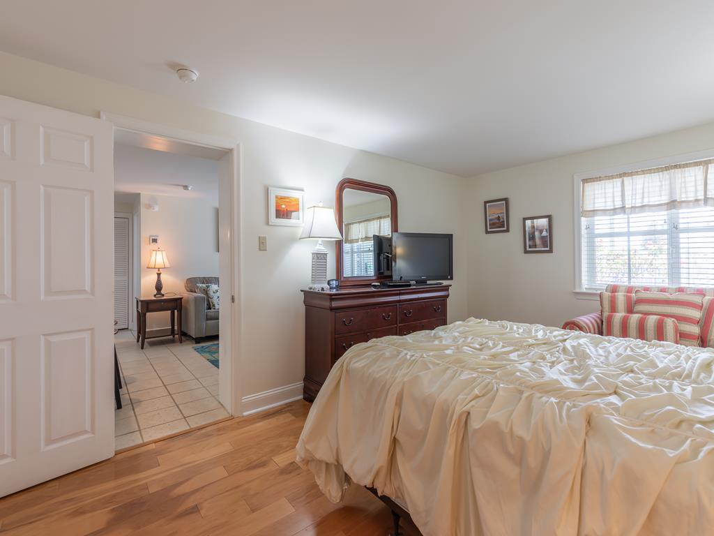 https://realtimerental.com/rrv10/RentalPhotos/1031/1031076.14.jpg
