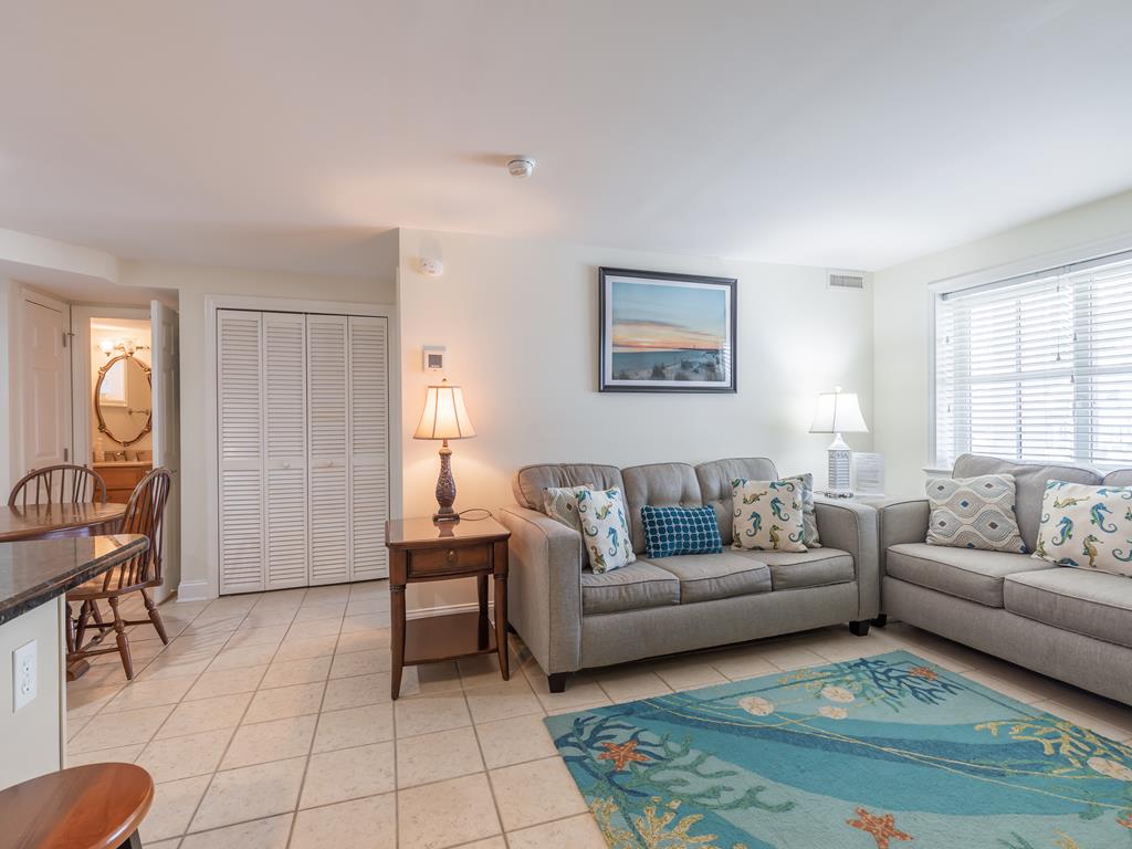 https://realtimerental.com/rrv10/RentalPhotos/1031/1031076.15.jpg