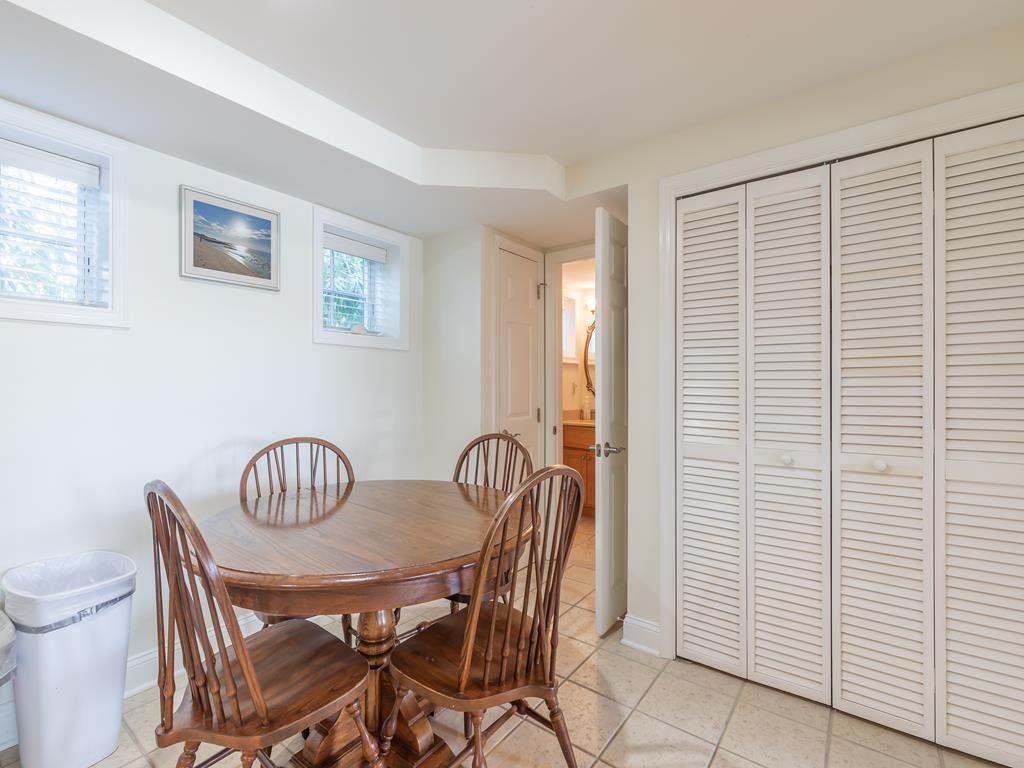 https://realtimerental.com/rrv10/RentalPhotos/1031/1031076.16.jpg