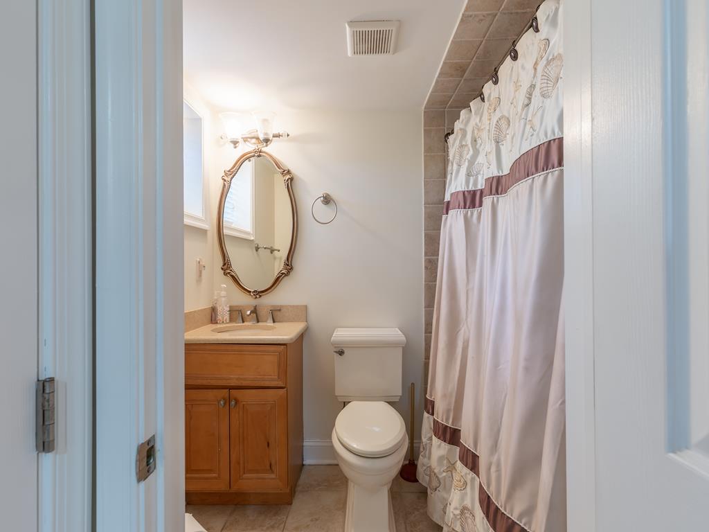 https://realtimerental.com/rrv10/RentalPhotos/1031/1031076.19.jpg