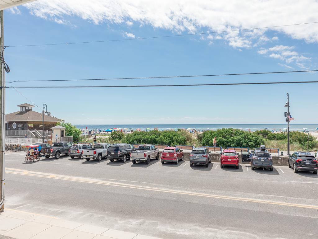 https://realtimerental.com/rrv10/RentalPhotos/1031/1031076.2.jpg