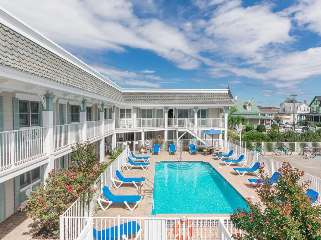 https://realtimerental.com/rrv10/RentalPhotos/1031/1031076.4.jpg