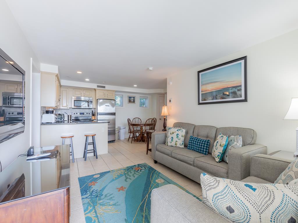 https://realtimerental.com/rrv10/RentalPhotos/1031/1031076.7.jpg