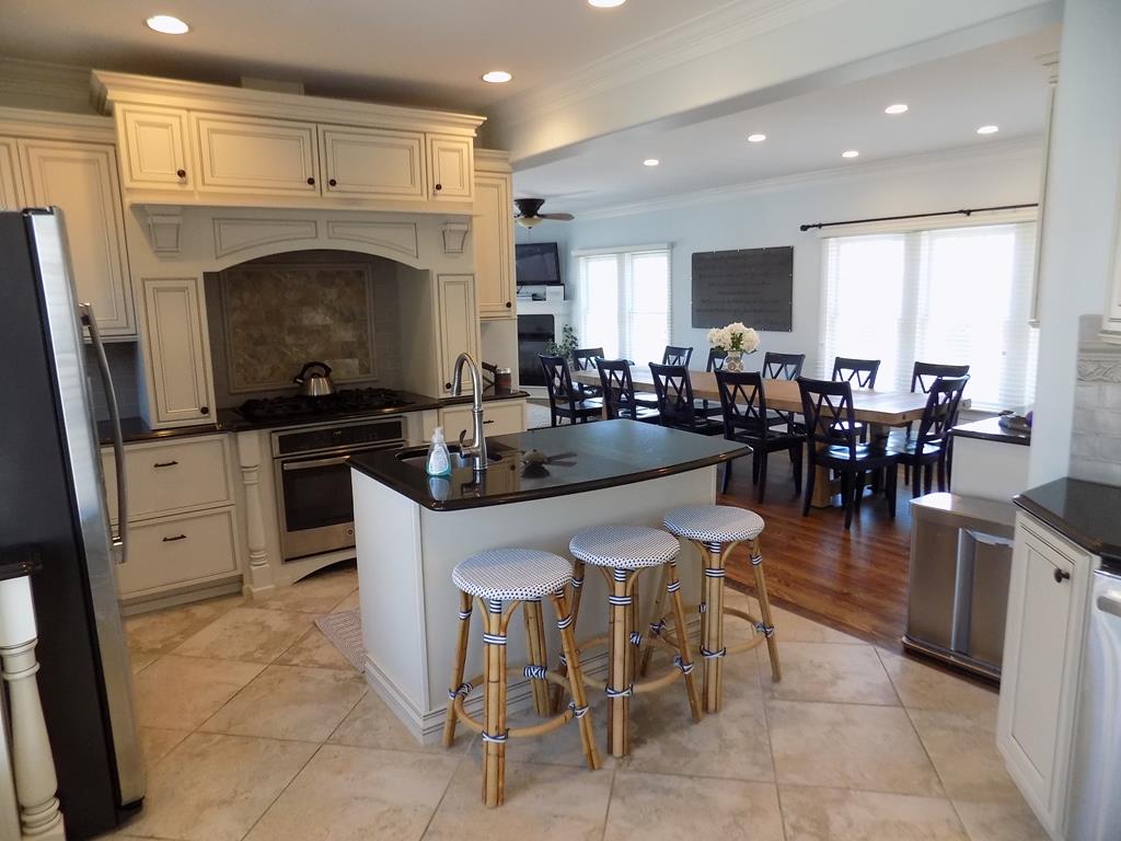 BEACH BLOCK, POOL, 6 BEDROOMS! | Photo 16