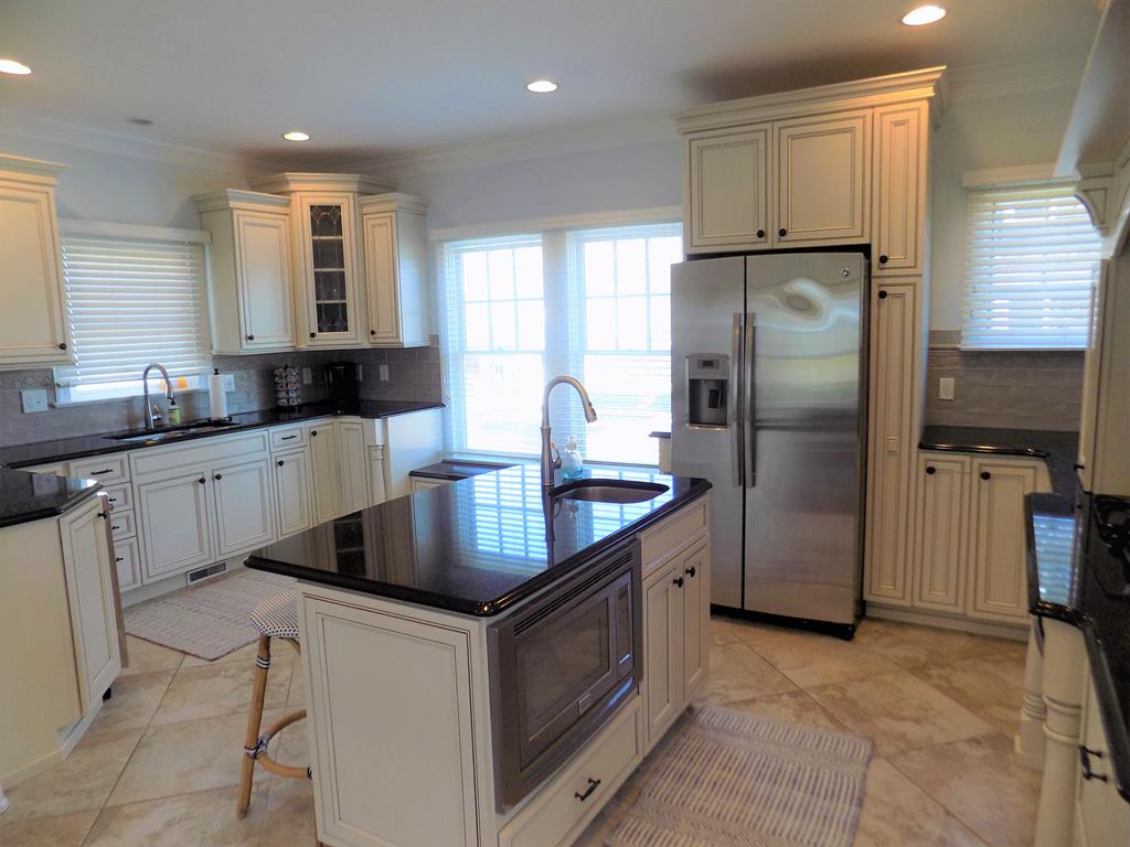 BEACH BLOCK, POOL, 6 BEDROOMS! | Photo 17