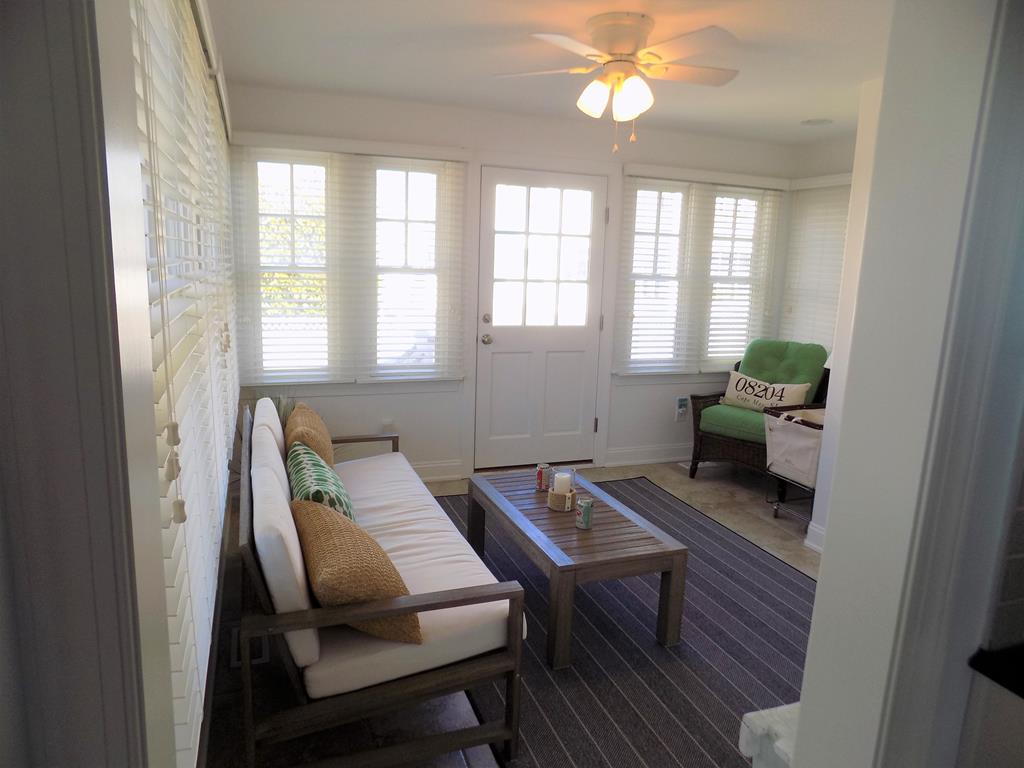 BEACH BLOCK, POOL, 6 BEDROOMS! | Photo 18