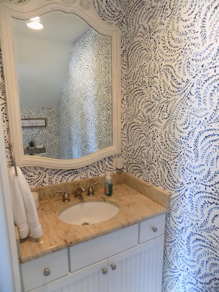 BEACH BLOCK, POOL, 6 BEDROOMS! | Photo 19