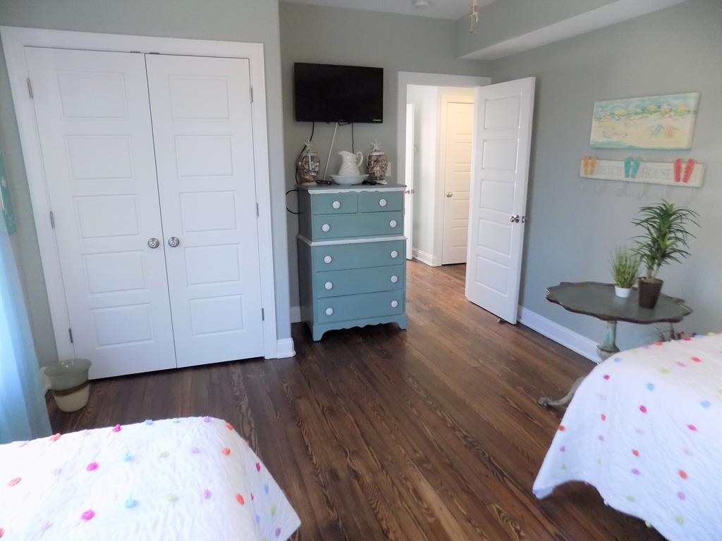 BEACH BLOCK, POOL, 6 BEDROOMS! | Photo 27