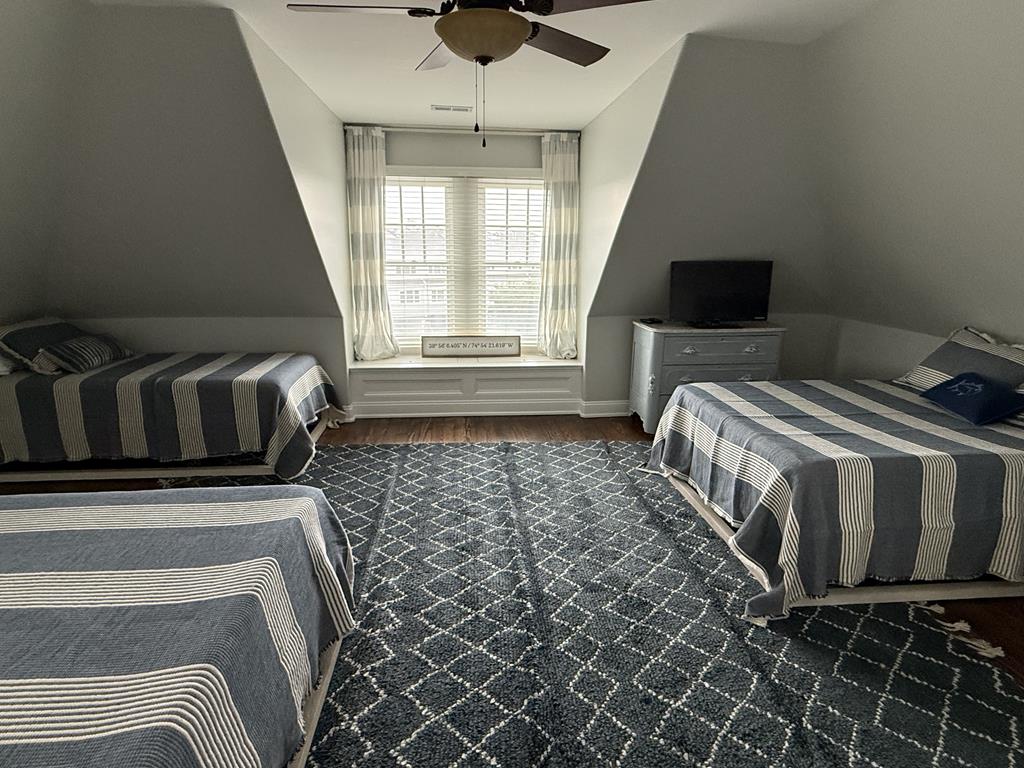 BEACH BLOCK, POOL, 6 BEDROOMS! | Photo 35