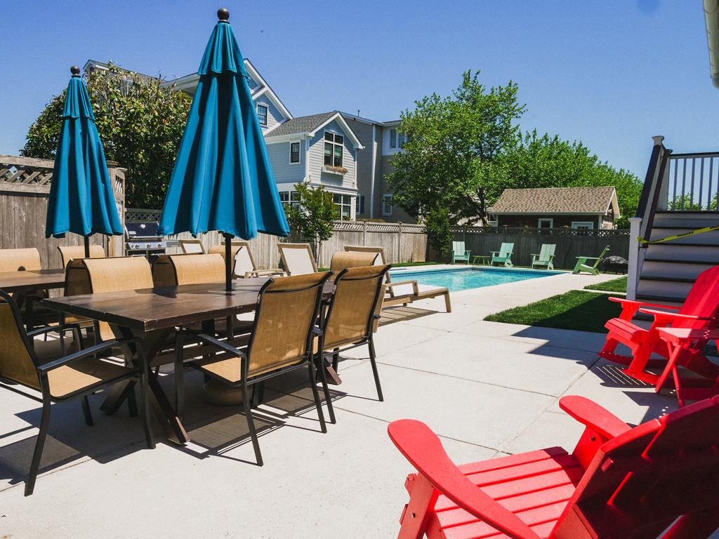 BEACH BLOCK, POOL, 6 BEDROOMS! | Photo 8