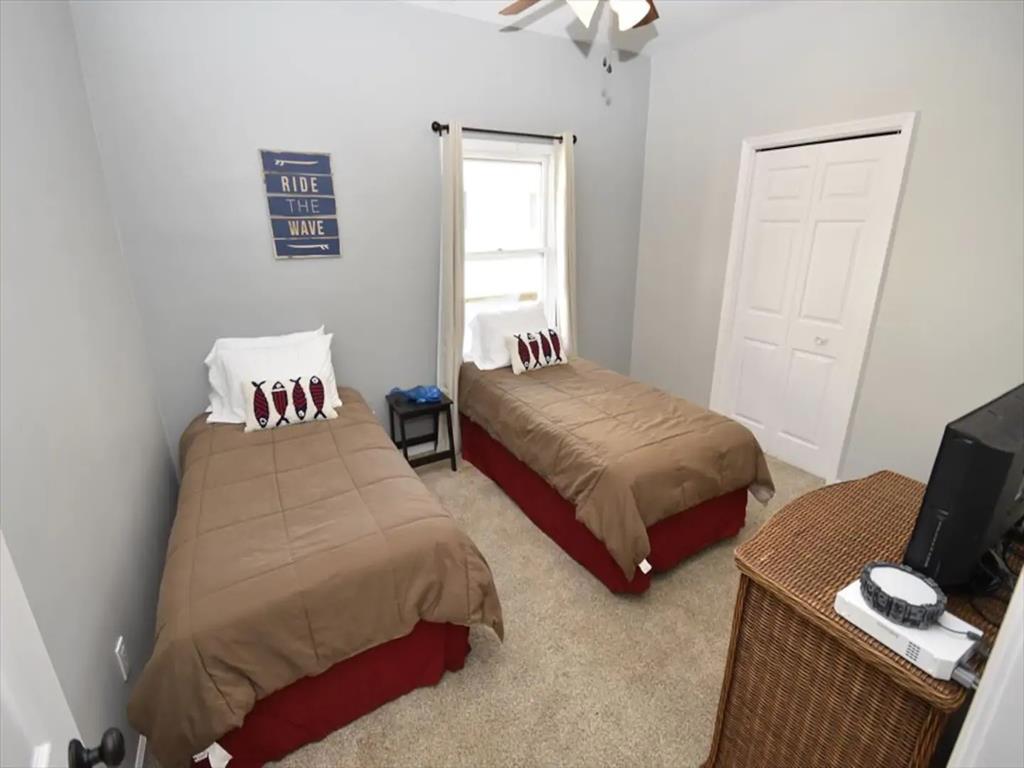 https://realtimerental.com/rrv10/RentalPhotos/1036/1036388.4.jpg