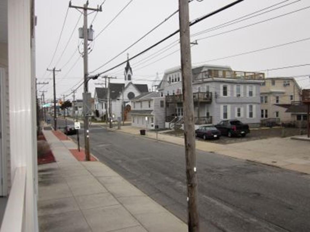 4400 Pleasure Avenue - Picture 