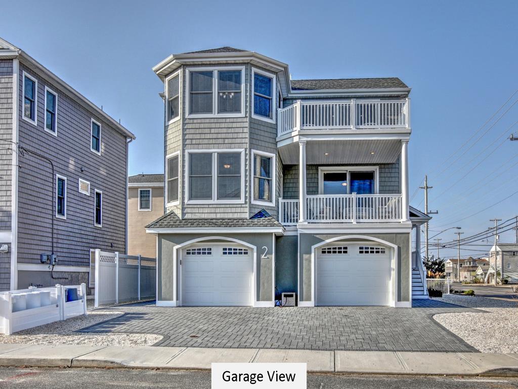 2 E Lavenia Avenue, Beach Haven Crest