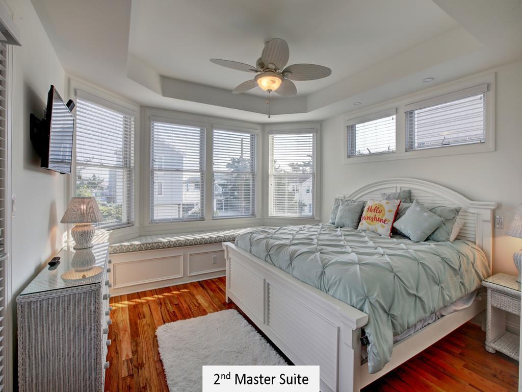 2 E Lavenia Avenue, Beach Haven Crest (Ocean Side)