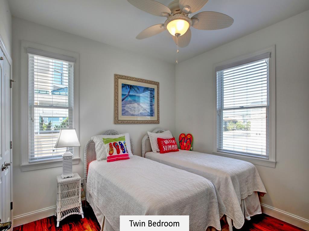 2 E Lavenia Avenue, Beach Haven Crest (Ocean Side)