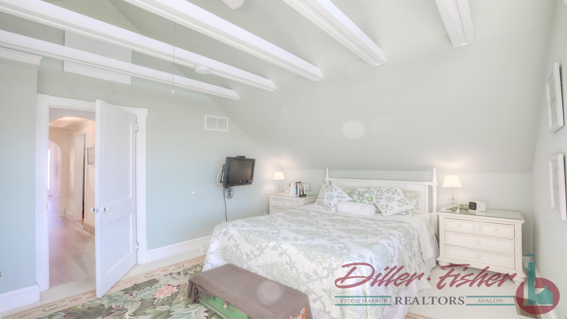 233 99th Street, Stone Harbor (Center)