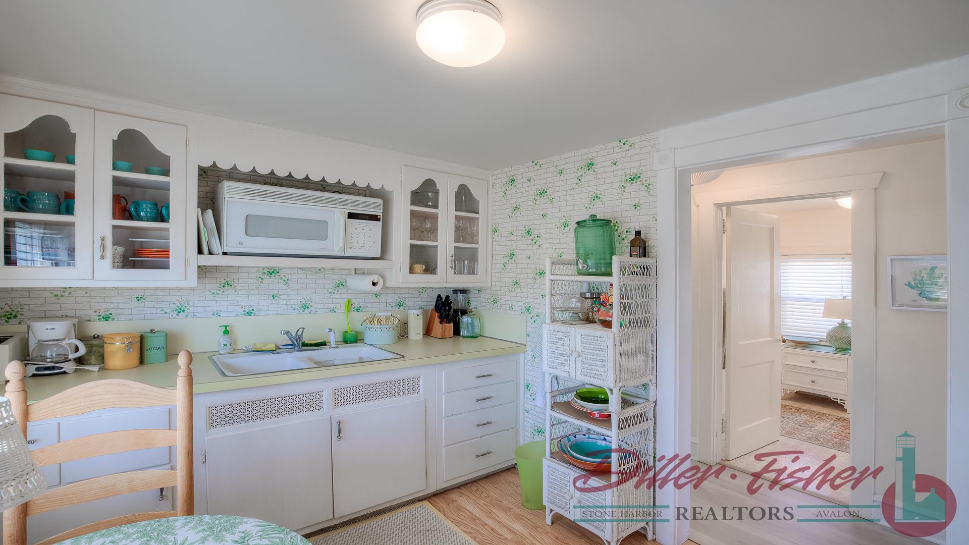 233 99th Street, Stone Harbor (Center)