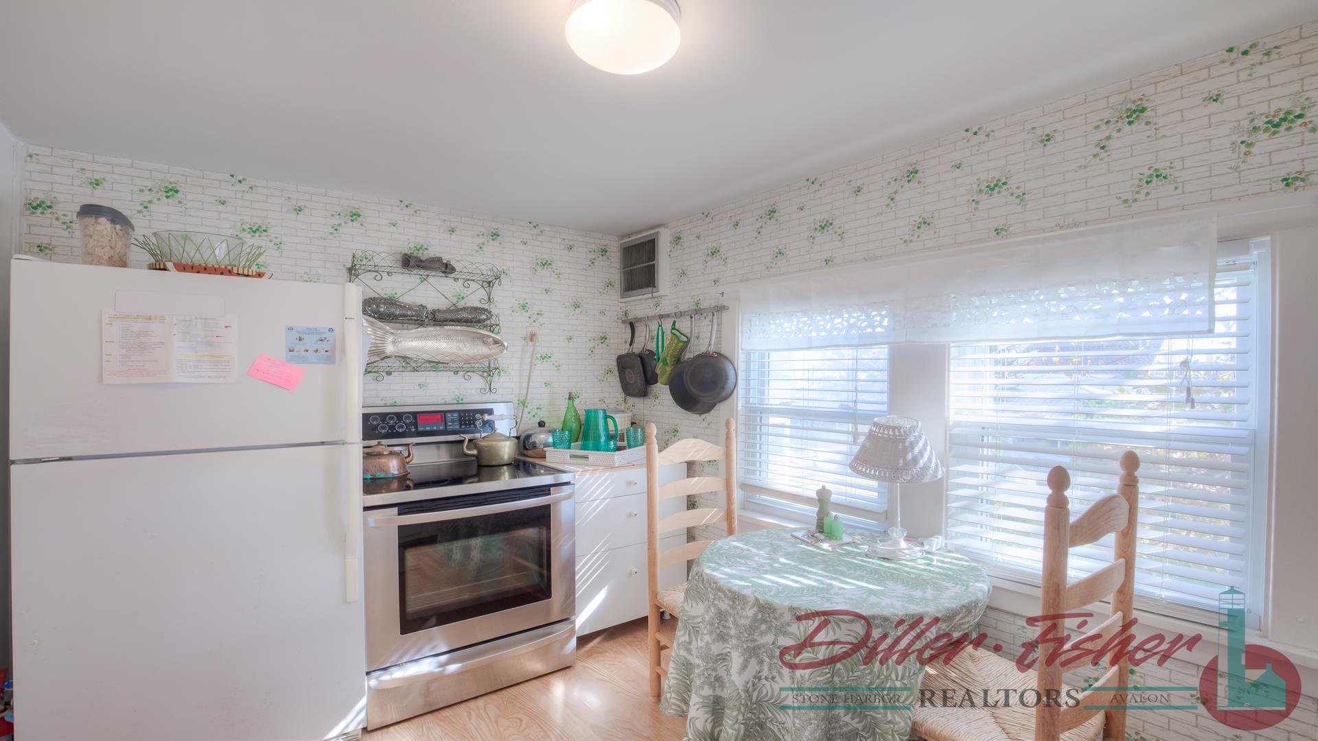 233 99th Street, Stone Harbor (Center)