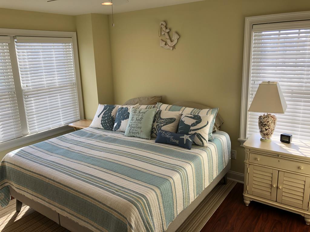 13516 Beach Avenue, Beach Haven Gardens (Ocean Side)