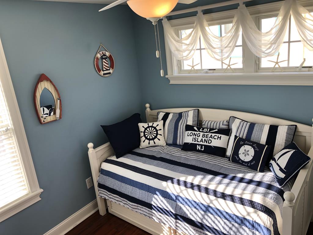 13516 Beach Avenue, Beach Haven Gardens (Ocean Side)