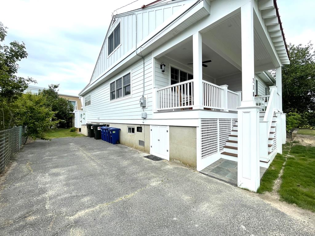 CLOSE TO BEACH AND TOWN - Grant St | Photo 3