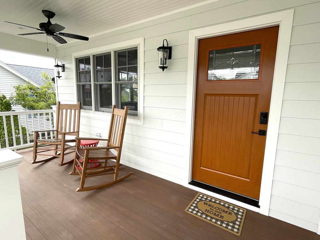 CLOSE TO BEACH AND TOWN - Grant St | Photo 4