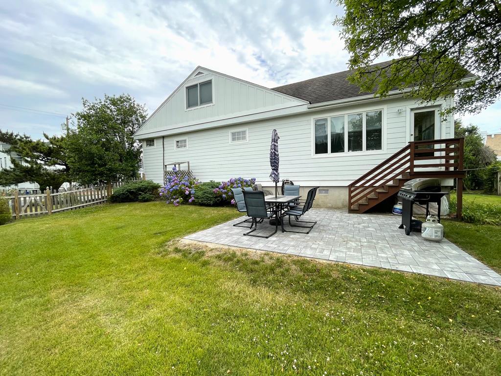 CLOSE TO BEACH AND TOWN - Grant St | Photo 29