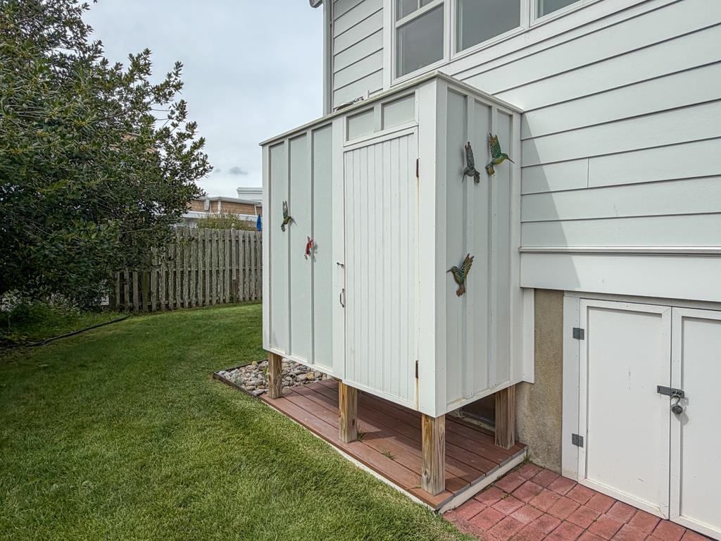 CLOSE TO BEACH AND TOWN - Grant St | Photo 36