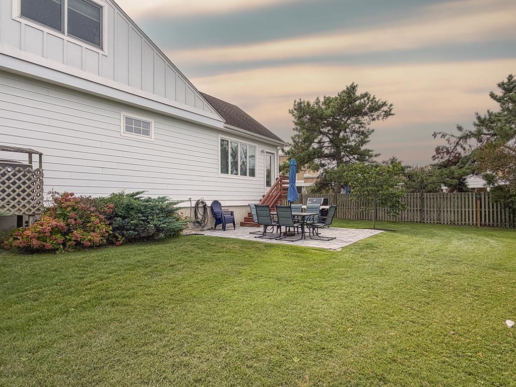 CLOSE TO BEACH AND TOWN - Grant St | Photo 37
