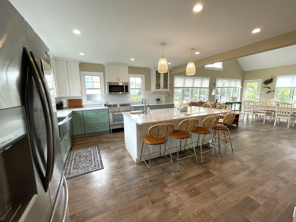 CLOSE TO BEACH AND TOWN - Grant St | Photo 8