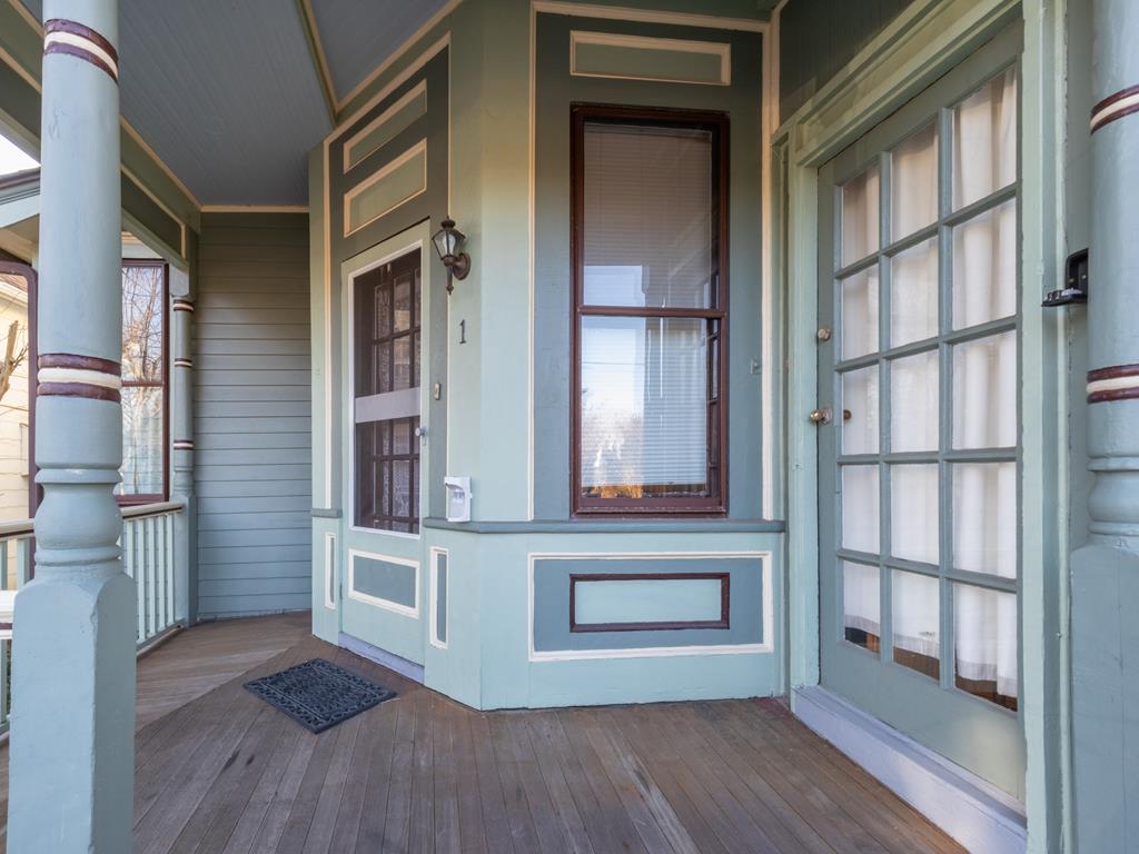 https://realtimerental.com/rrv10/RentalPhotos/1049/1049524.1.jpg