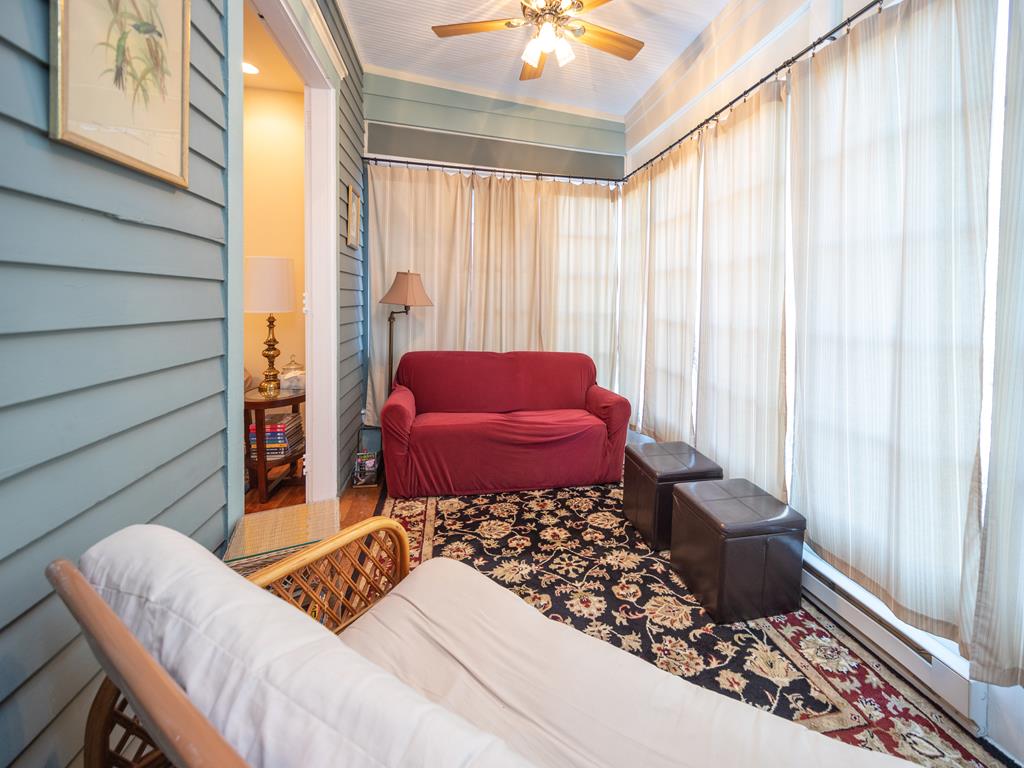 https://realtimerental.com/rrv10/RentalPhotos/1049/1049524.10.jpg
