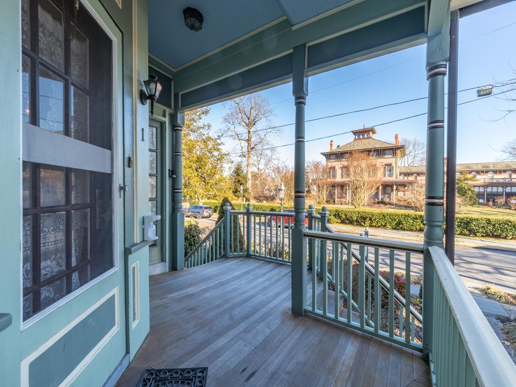 https://realtimerental.com/rrv10/RentalPhotos/1049/1049524.2.jpg