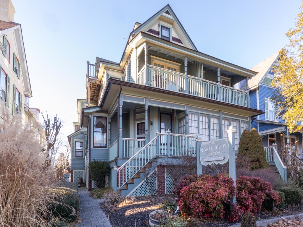 https://realtimerental.com/rrv10/RentalPhotos/1049/1049524.23.jpg