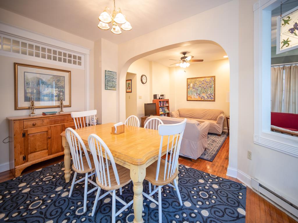 https://realtimerental.com/rrv10/RentalPhotos/1049/1049524.3.jpg