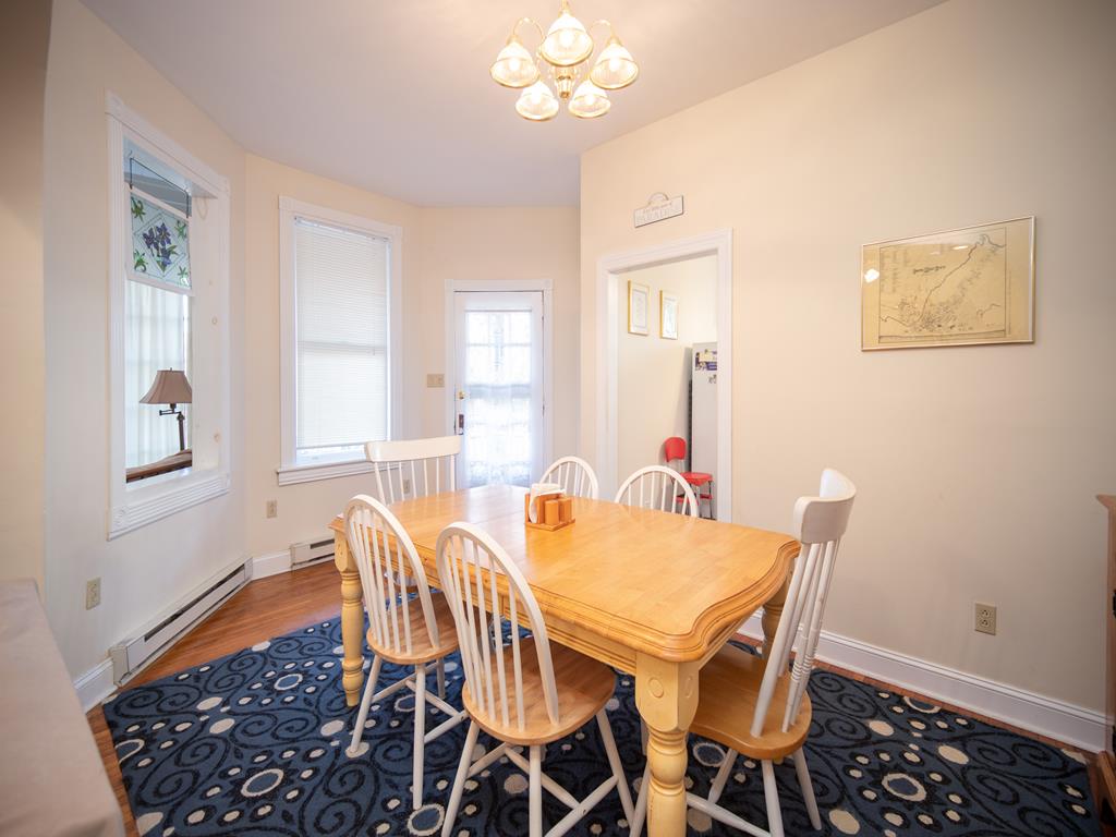 https://realtimerental.com/rrv10/RentalPhotos/1049/1049524.5.jpg