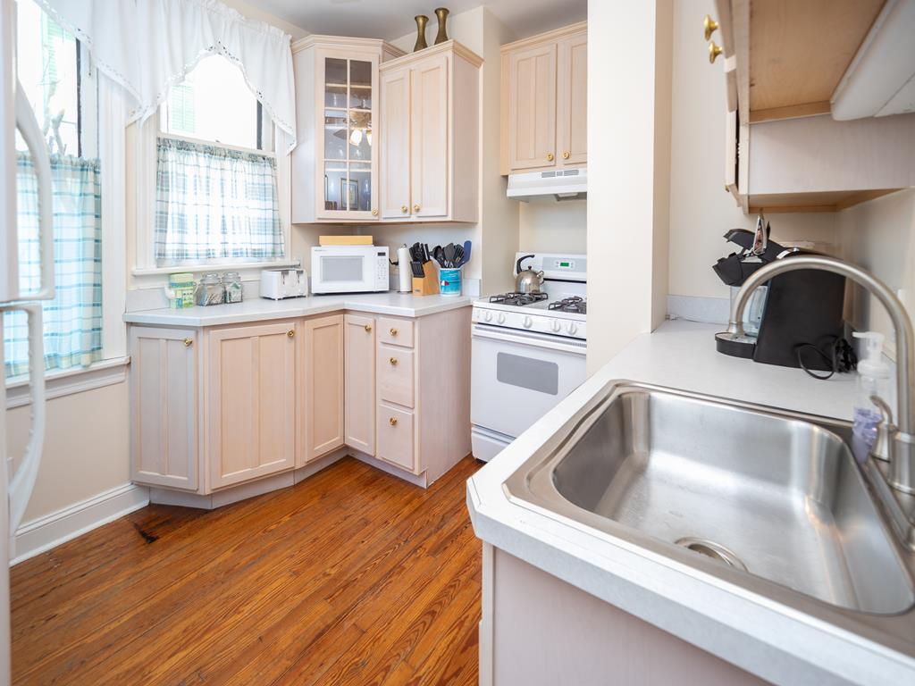 https://realtimerental.com/rrv10/RentalPhotos/1049/1049524.7.jpg